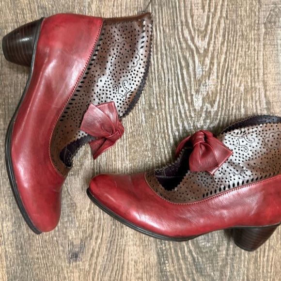Community size 38 (7.5) NWOT Red and Brown bow mini heel leather boots - Picture 13 of 16